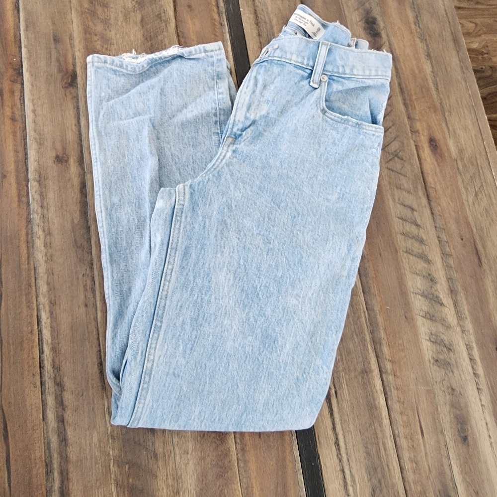 Abercrombie curve love cross over light wash straight jeans non distressed
